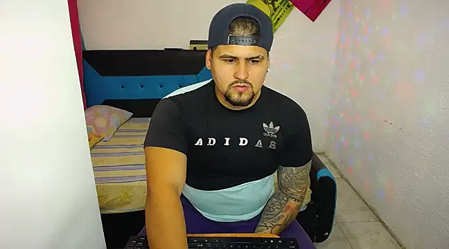 Snapshot of pitbullveryhot chatting on March 2025 04:14:01 AM pitbullveryhot online show from March 2025 04:14:01 AM