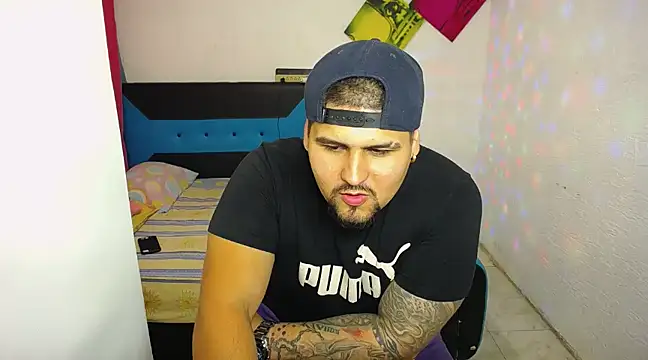 Snapshot of pitbullveryhot chatting on March 2025 07:18:01 AM pitbullveryhot online show from March 2025 07:18:01 AM