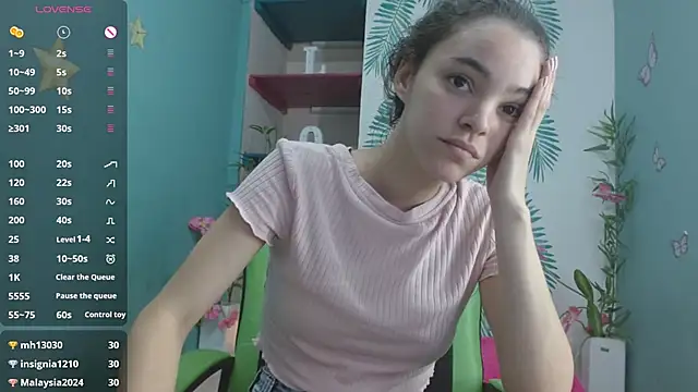 Mia-kalinfa online show from December 2024 03:32:01 PM