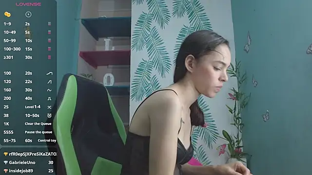 Mia-kalinfa online show from December 2024 06:35:02 PM