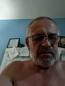 Snapshot of geilerschwanz64 chatting on December 2024 05:44:01 AM geilerschwanz64 online show from December 2024 05:44:01 AM