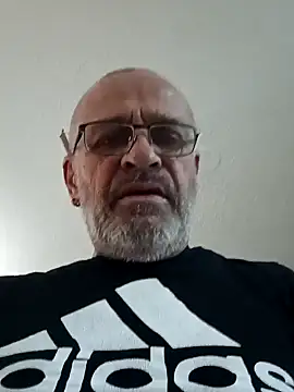 Snapshot of geilerschwanz64 chatting on January 2025 09:19:02 PM geilerschwanz64 online show from January 2025 09:19:02 PM