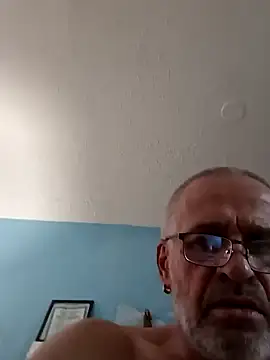 Snapshot of geilerschwanz64 chatting on January 2025 05:45:02 PM geilerschwanz64 online show from January 2025 05:45:02 PM