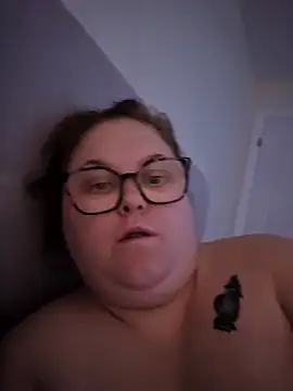 Snapshot of Tallulah-mae-xoxox chatting on November 2025 10:48:02 AM Tallulah-mae-xoxox online show from November 2025 10:48:02 AM