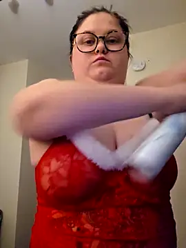 Snapshot of Tallulah-mae-xoxox chatting on December 2025 11:10:01 PM Tallulah-mae-xoxox online show from December 2025 11:10:01 PM