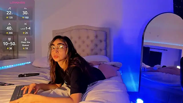 Snapshot of Scarlett_grand chatting on December 2024 02:42:01 AM Scarlett grand online show from December 2024 02:42:01 AM