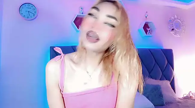 Snapshot of Hallyhott chatting on December 2024 12:35:01 PM Hallyhott online show from December 2024 12:35:01 PM