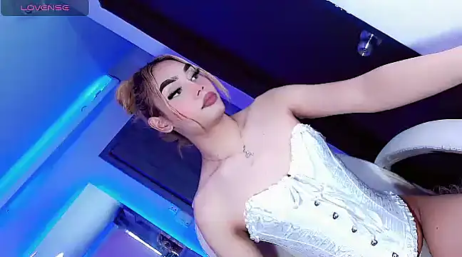 Snapshot of Hallyhott chatting on December 2024 11:49:02 AM Hallyhott online show from December 2024 11:49:02 AM