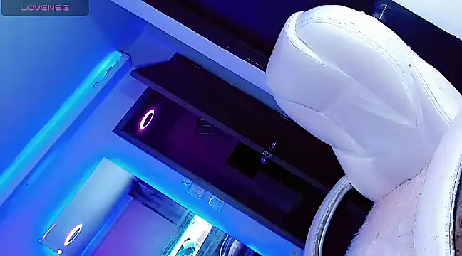 Snapshot of Hallyhott chatting on December 2024 09:14:02 AM Hallyhott online show from December 2024 09:14:02 AM