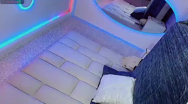 Snapshot of Hallyhott chatting on March 2025 04:25:02 AM Hallyhott online show from March 2025 04:25:02 AM