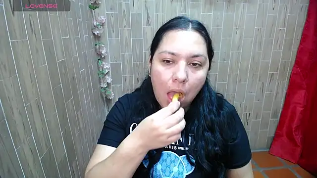 Snapshot of solyeria chatting on February 2026 07:18:01 AM solyeria online show from February 2026 07:18:01 AM