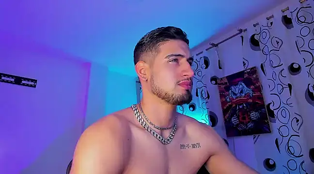 Giomar Reyes online show from December 2024 03:21:02 AM