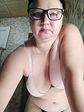 Holly-69 online show from November 2025 03:45:02 PM