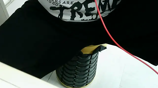 XiaoGuoGuo284512 online show from December 2025 01:47:01 AM