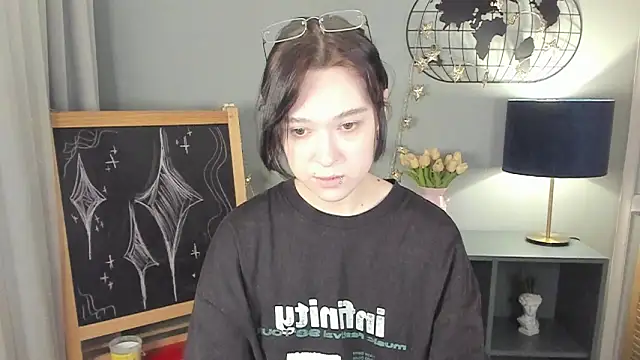 fiamoory online show from April 2026 08:18:02 AM