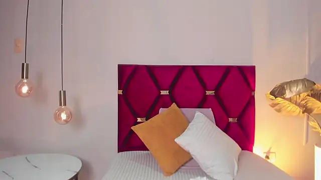 LaraGoldd online show from September 2025 12:44:02 AM