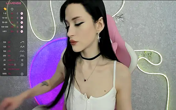 Molly Crystall online show from April 2026 04:34:01 AM