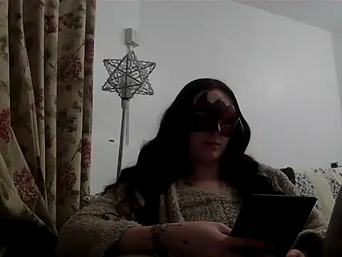 Snapshot of LexiSnowUK chatting on February 2026 09:42:01 PM LexiSnowUK online show from February 2026 09:42:01 PM