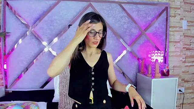 Snapshot of _jade_white_ chatting on November 2025 01:00:02 PM jade white online show from November 2025 01:00:02 PM