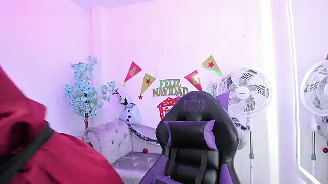 Ema louis  online show from December 2024 08:47:02 PM