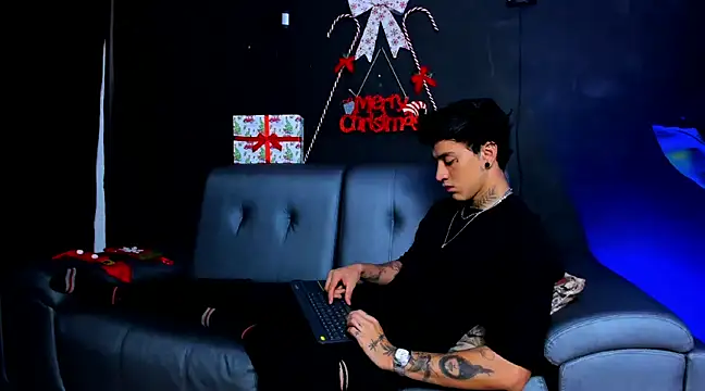 JUSTIN FULLER1 online show from December 2024 12:55:01 PM