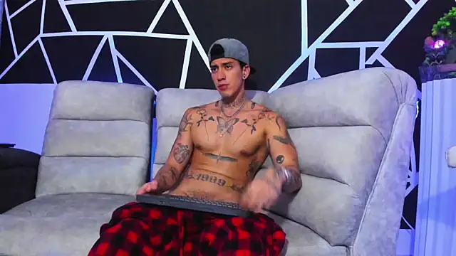 JUSTIN FULLER1 online show from February 2025 10:55:01 PM