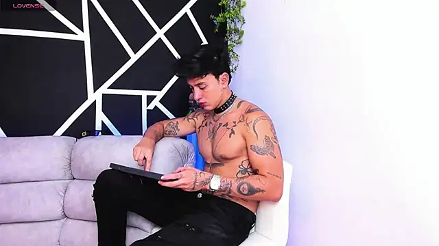 JUSTIN FULLER1 online show from February 2025 11:30:01 PM