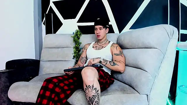 JUSTIN FULLER1 online show from October 2025 03:33:01 PM