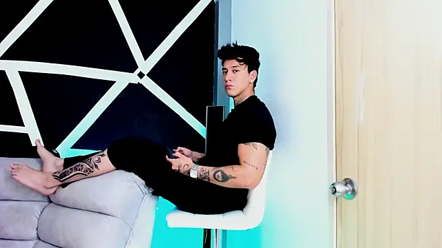 JUSTIN FULLER1 online show from October 2025 03:45:01 PM