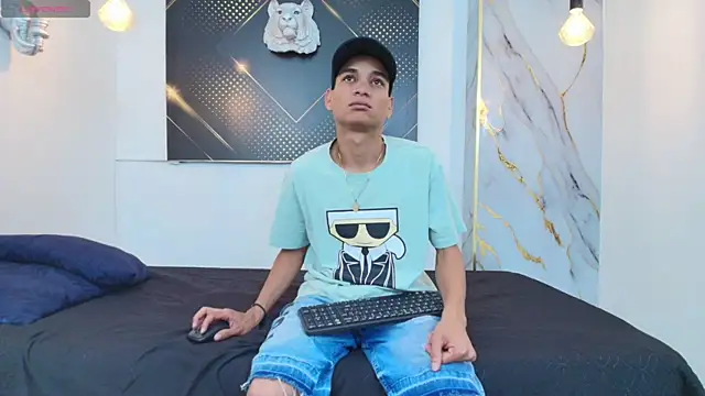 Snapshot of JordanAndAndrew chatting on October 2025 07:44:02 PM JordanAndAndrew online show from October 2025 07:44:02 PM