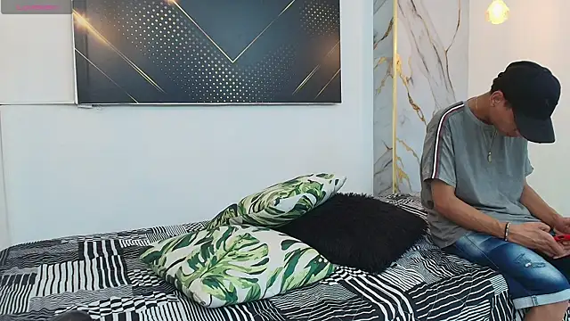 Snapshot of JordanAndAndrew chatting on November 2025 08:18:01 PM JordanAndAndrew online show from November 2025 08:18:01 PM