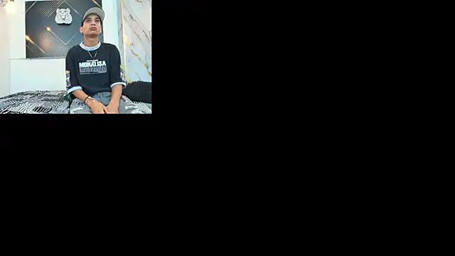 Snapshot of JordanAndAndrew chatting on December 2025 09:32:01 PM JordanAndAndrew online show from December 2025 09:32:01 PM