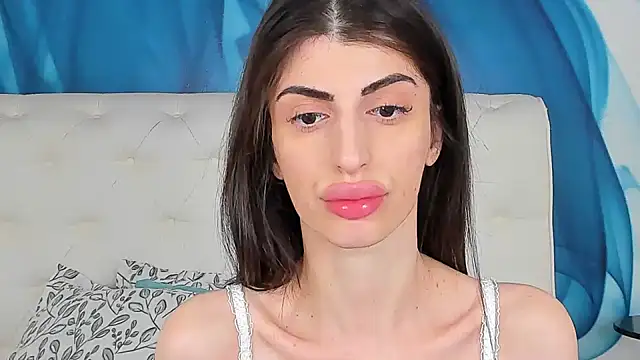 SkinnyDolly online show from March 2026 12:47:02 AM