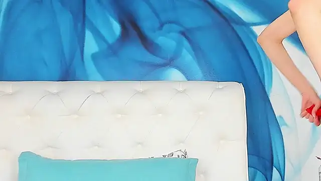 Snapshot of SkinnyDolly chatting on May 2026 04:06:02 AM SkinnyDolly online show from May 2026 04:06:02 AM