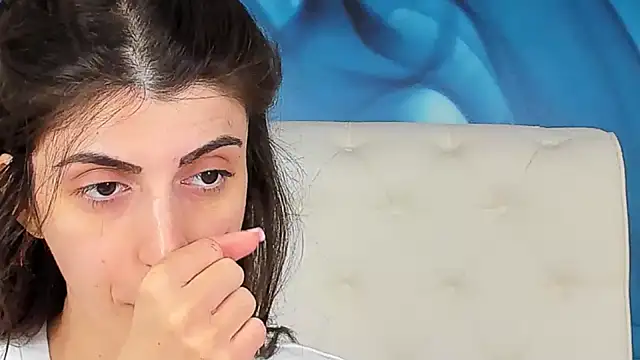Snapshot of SkinnyDolly chatting on May 2026 02:42:02 AM SkinnyDolly online show from May 2026 02:42:02 AM