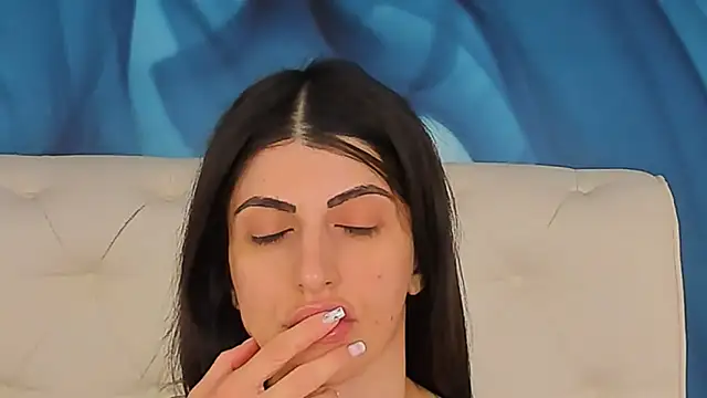SkinnyDolly online show from June 2026 03:44:01 AM