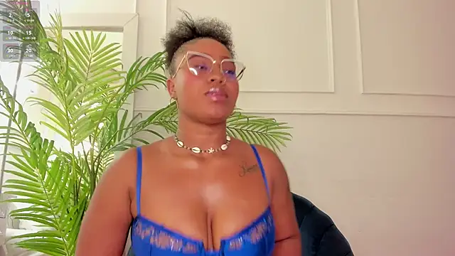 Abril Storm online show from February 2025 08:33:02 PM