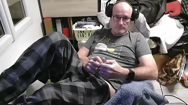 bogland33 online show from November 2025 08:11:01 PM