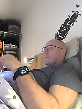 bogland33 online show from December 2025 05:41:01 PM