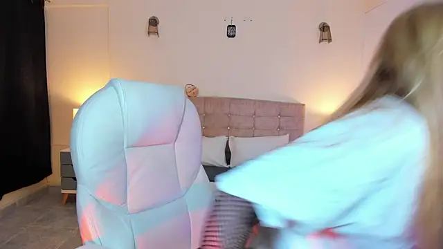 ARITOO  online show from December 2024 03:52:02 AM