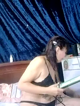 sthefania1710 online show from December 2024 02:16:02 PM