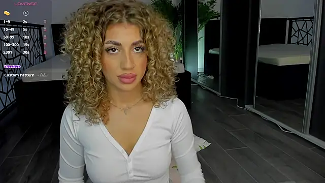 Snapshot of CurlyAnt0 chatting on December 2025 08:43:01 AM CurlyAnt0 online show from December 2025 08:43:01 AM