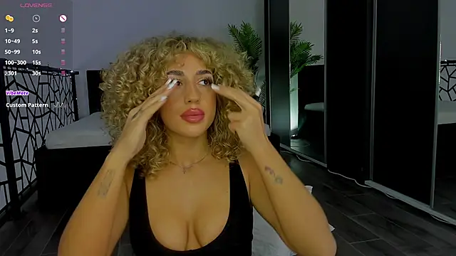 Snapshot of CurlyAnt0 chatting on January 2026 08:06:01 AM CurlyAnt0 online show from January 2026 08:06:01 AM