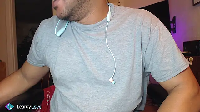 Snapshot of Learoy_Love chatting on December 2024 05:59:02 AM Learoy Love online show from December 2024 05:59:02 AM