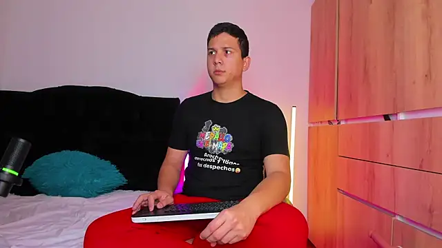 Snapshot of ANDREZALVAREZ chatting on November 2025 01:55:02 PM ANDREZALVAREZ online show from November 2025 01:55:02 PM