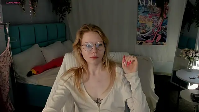 Esme Runn online show from July 2026 03:03:01 AM