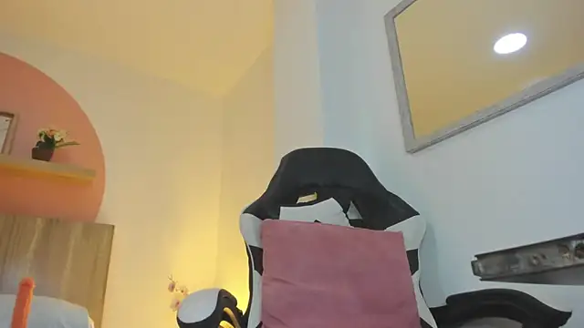 evelin leroy online show from September 2025 12:05:02 PM