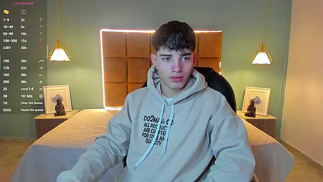 AlejooTwink online show from October 2025 08:41:01 PM