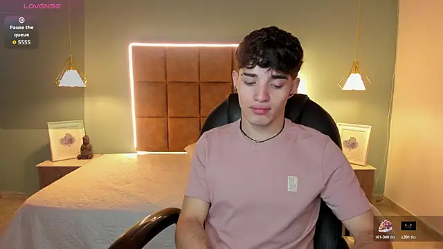 AlejooTwink online show from November 2025 12:42:01 AM