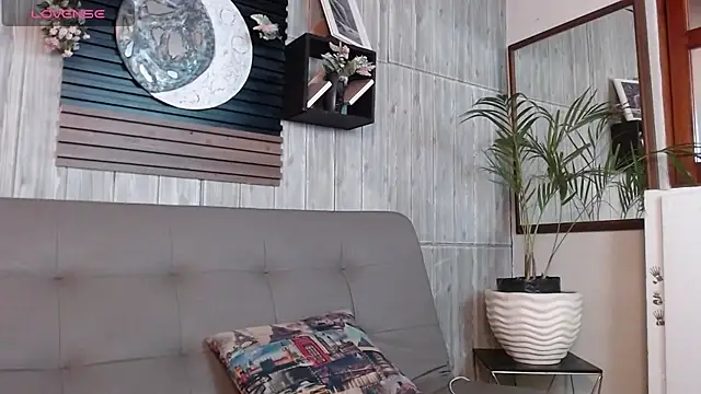 Snapshot of Layla_707 chatting on November 2025 10:13:02 PM Layla 707 online show from November 2025 10:13:02 PM